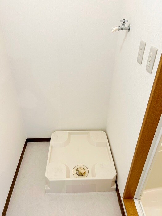 物件内観写真14　(洗濯機置場)