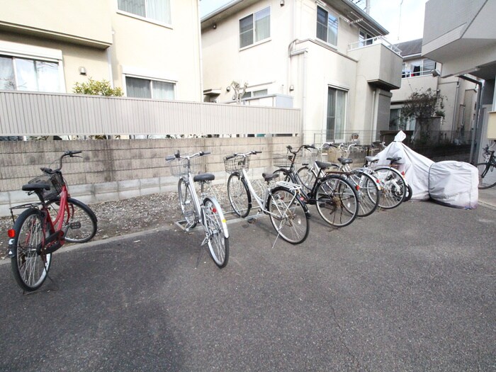物件外観写真4　(駐輪場)