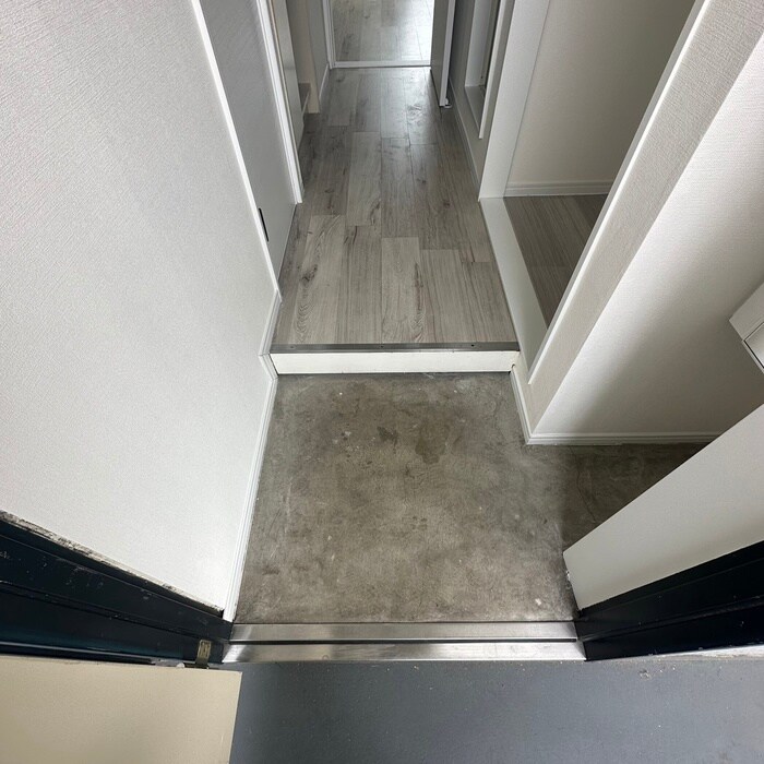 物件内観写真16　(玄関)