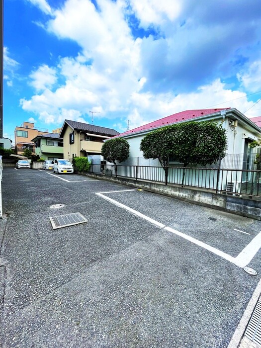 物件外観写真2　(駐車場)