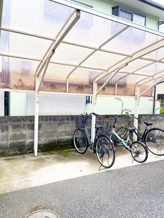 物件外観写真3　(駐輪場)