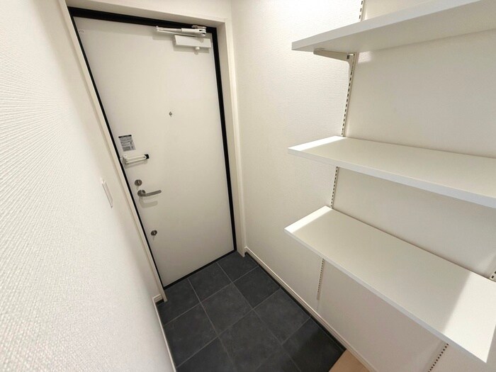 物件内観写真16　(玄関)