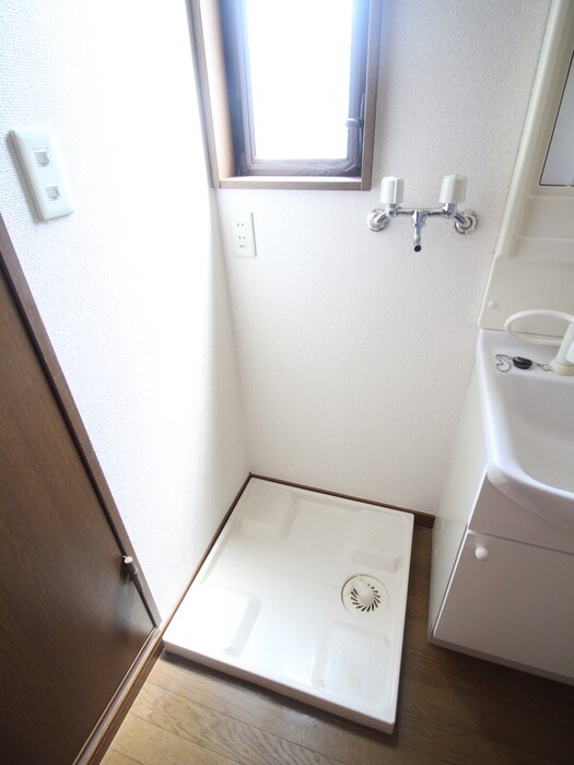 物件内観写真12　(洗濯機置場)