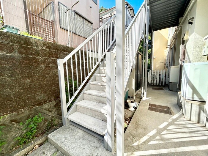 物件外観写真5　(エントランス部分)