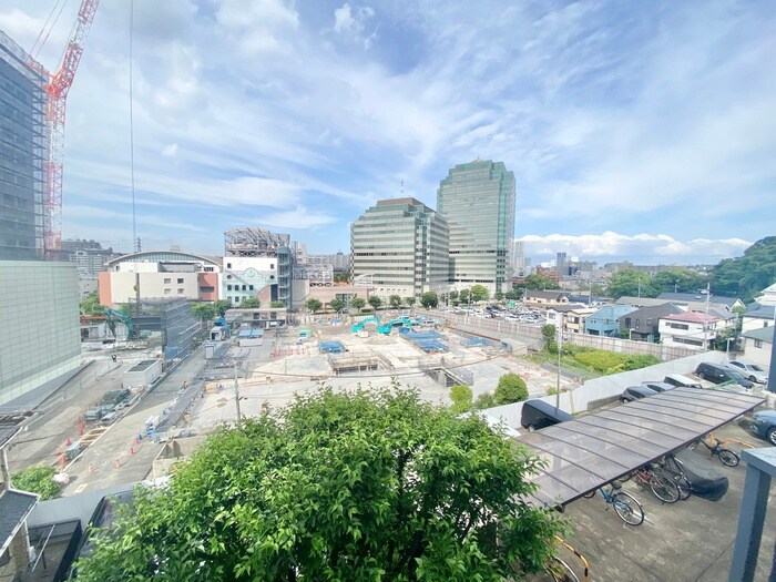 物件内観写真16　(室内からの展望)