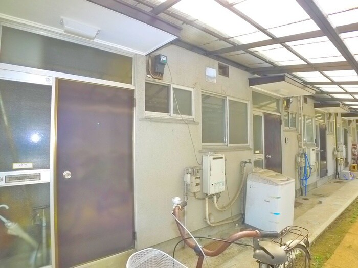 物件外観写真3　(エントランス部分)