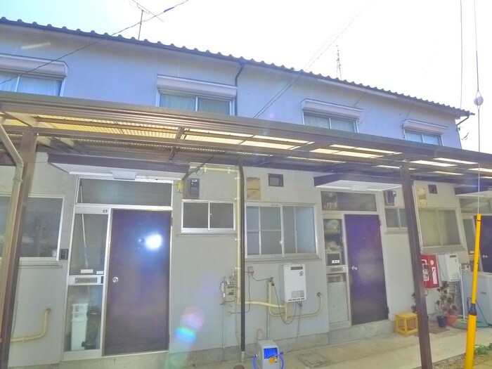 物件外観写真6　(エントランス部分)