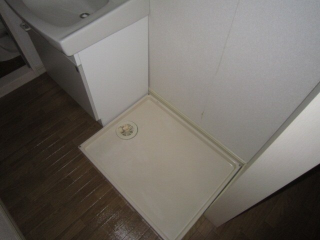 物件内観写真5　(洗濯機置場)