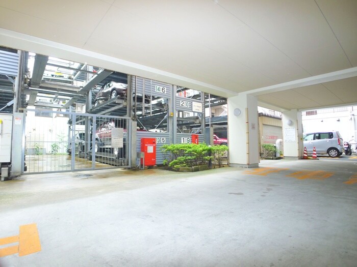 物件外観写真4　(駐車場)