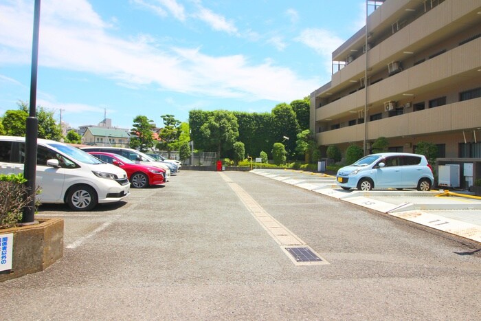 物件外観写真5　(駐車場)