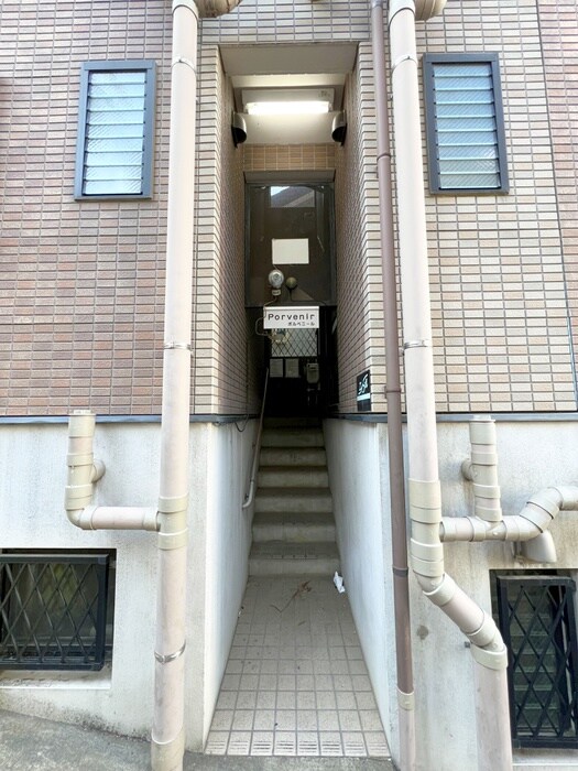 物件外観写真4　(エントランス部分)
