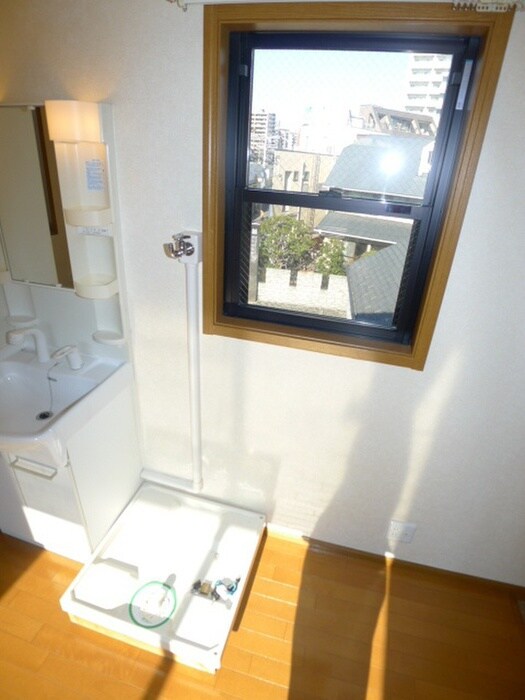 物件内観写真14　(洗濯機置場)