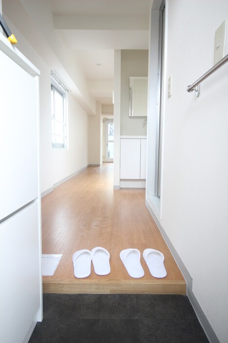 物件内観写真16　(玄関)