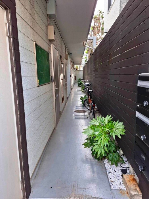 物件外観写真3　(エントランス部分)