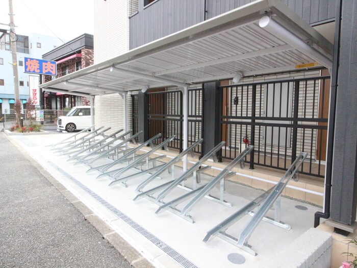 物件外観写真3　(駐輪場)