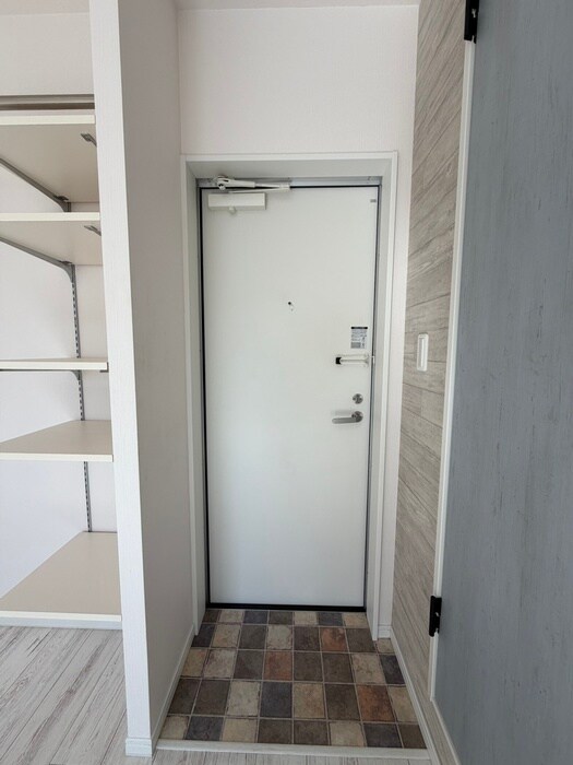 物件内観写真14　(玄関)