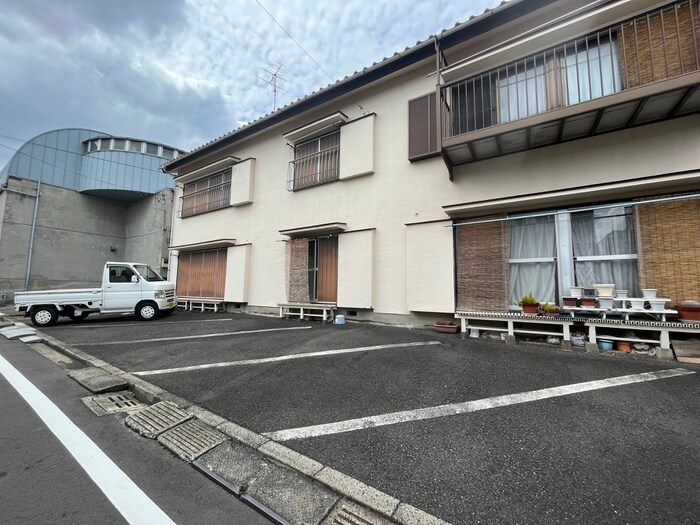 物件外観写真3　(駐車場)