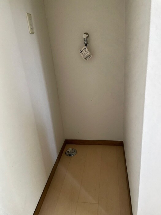 物件内観写真8　(洗濯機置場)