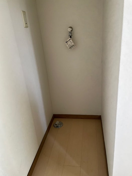 物件内観写真8　(洗濯機置場)