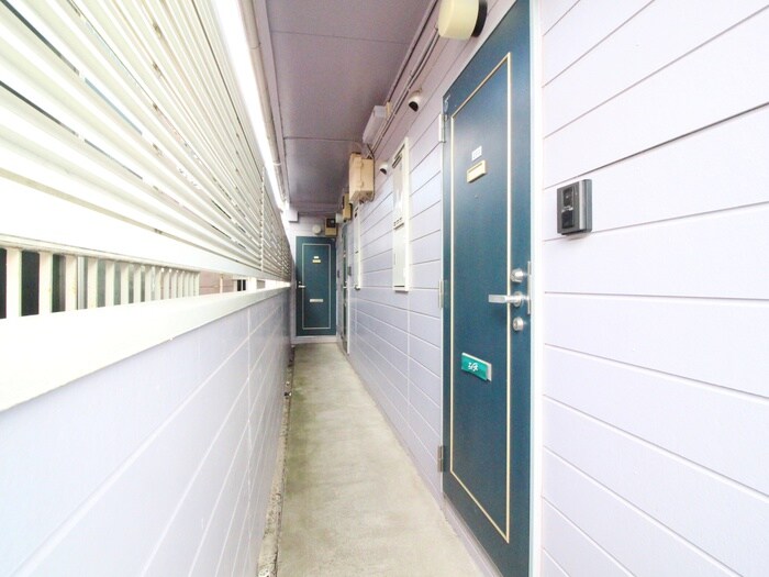 物件外観写真3　(エントランス部分)