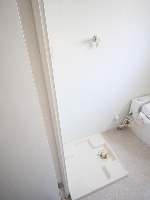 物件内観写真10　(洗濯機置場)