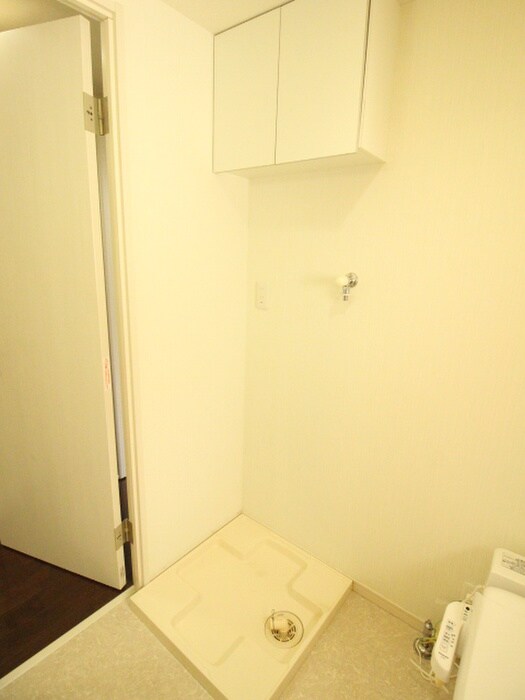 物件内観写真11　(洗濯機置場)