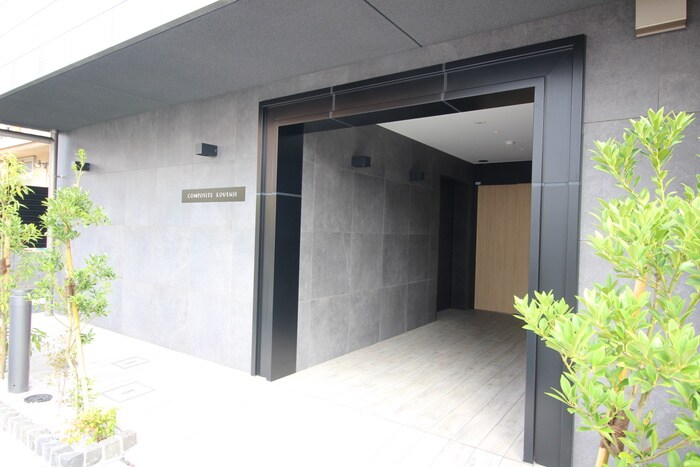 物件外観写真4　(エントランス部分)