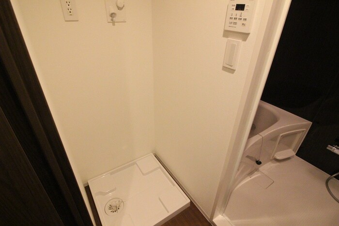 物件内観写真13　(洗濯機置場)