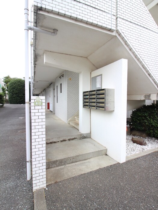 物件外観写真2　(エントランス部分)