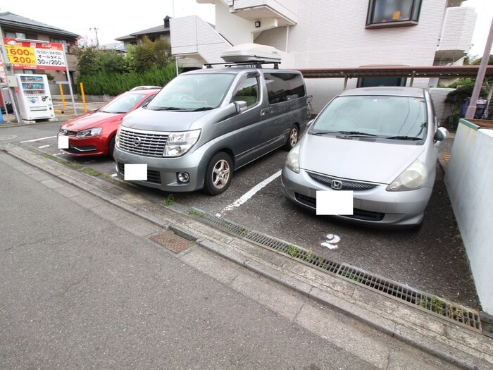 物件外観写真4　(駐車場)