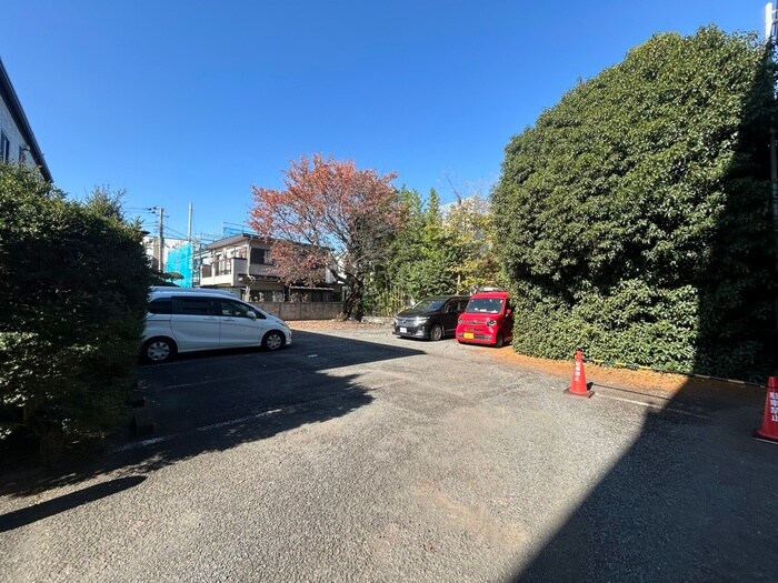 メゾンボヌ－ル喜多見の駐車場