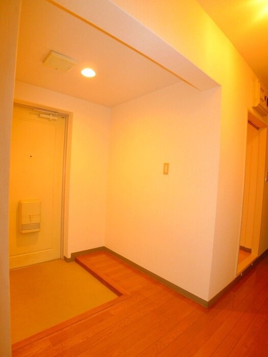 物件内観写真13　(玄関)