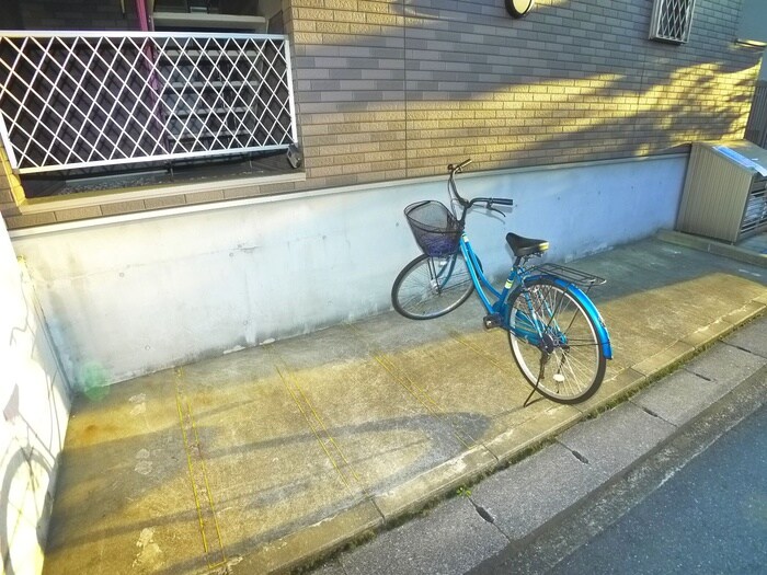 物件外観写真3　(駐輪場)