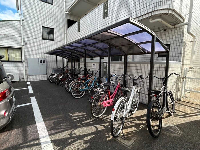 物件外観写真5　(駐輪場)
