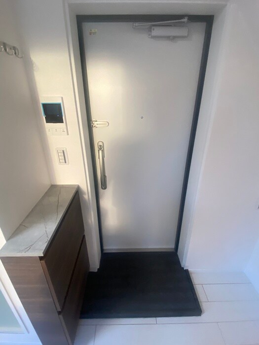 物件内観写真7　(玄関)