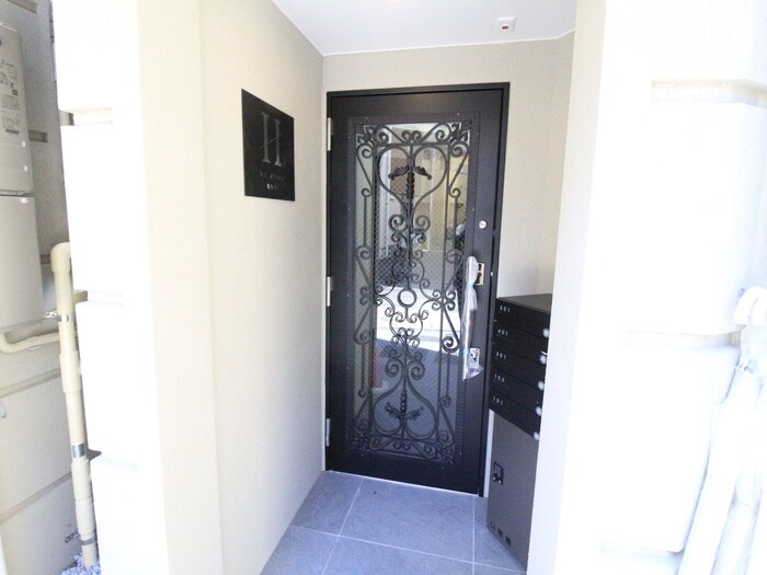 物件外観写真4　(エントランス部分)