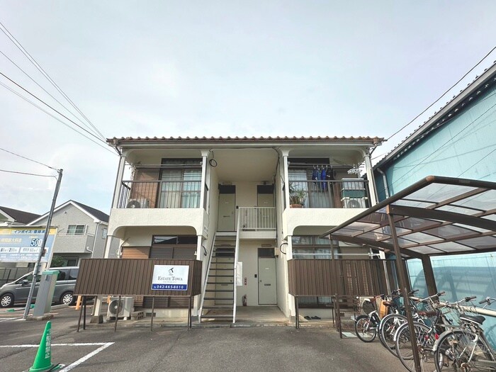 物件外観写真2　(エントランス部分)