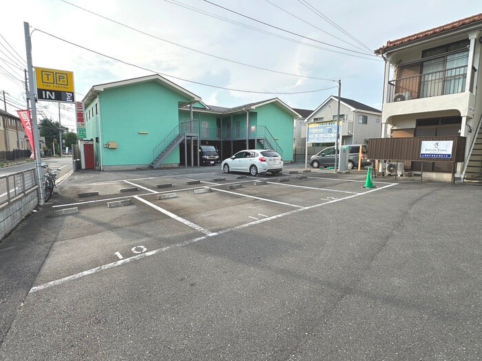 物件外観写真4　(駐車場)
