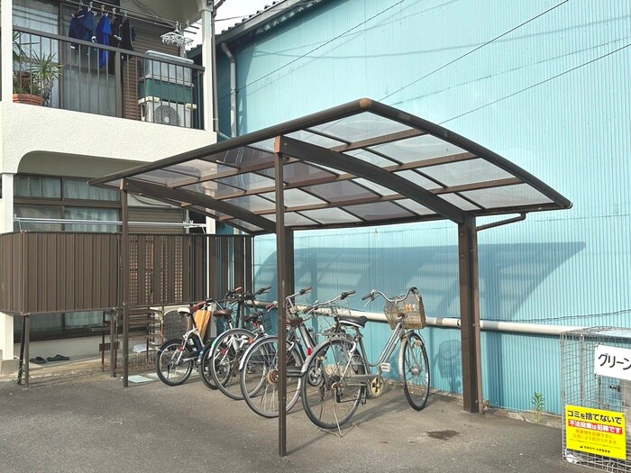 物件外観写真5　(駐輪場)