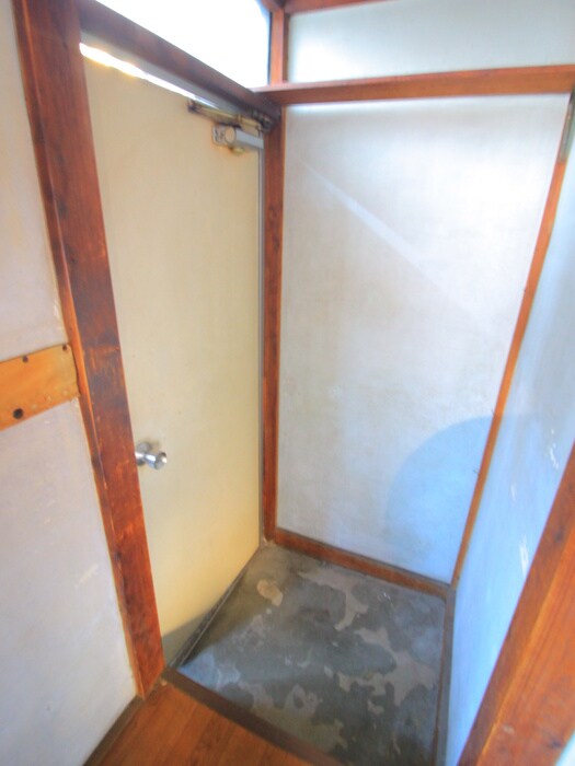 物件内観写真13　(玄関)