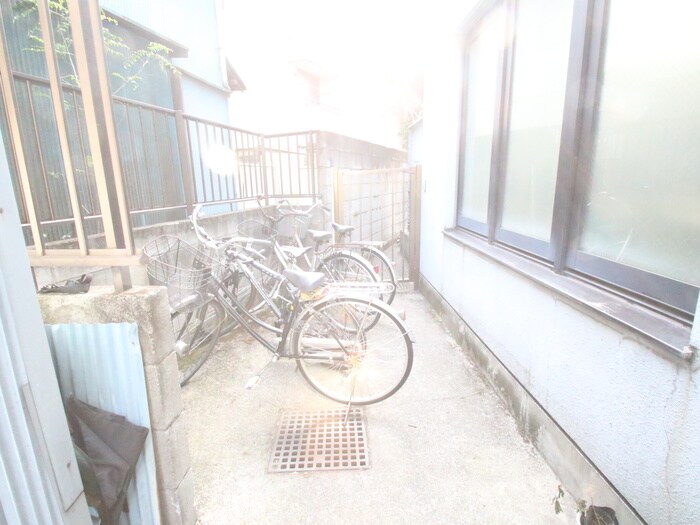 物件外観写真6　(駐輪場)
