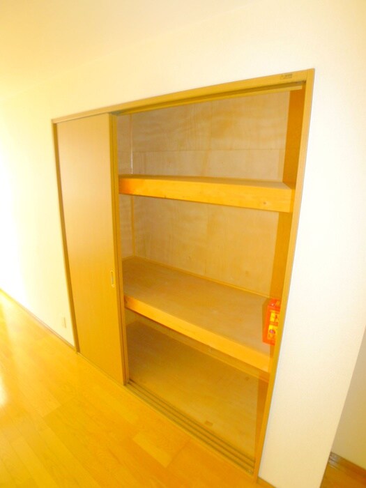 物件内観写真12　(収納)