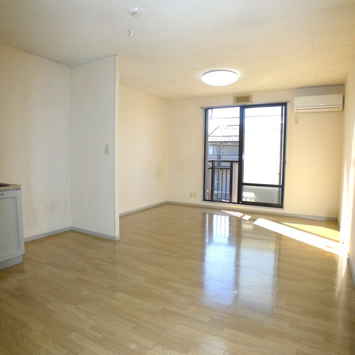 物件内観写真7　(室内からの展望)