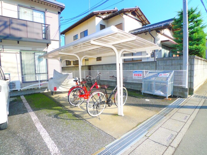 物件外観写真3　(駐輪場)