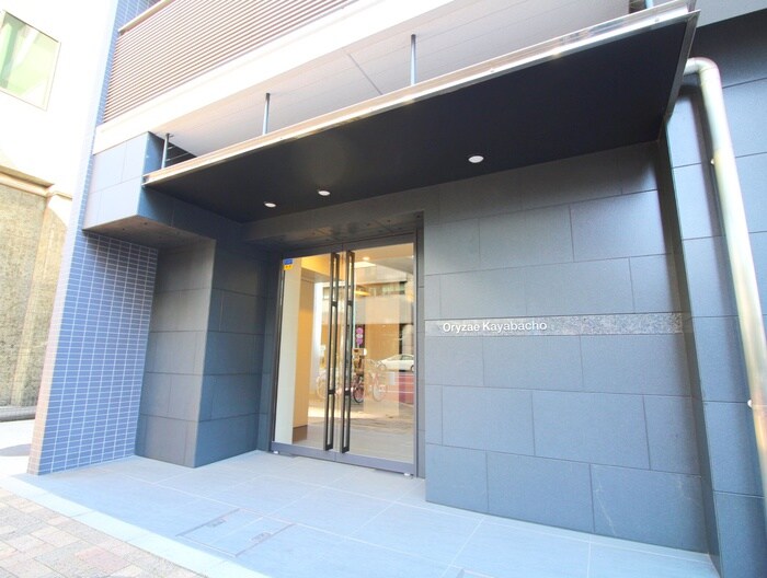 物件外観写真2　(エントランス部分)