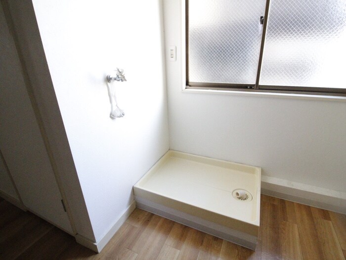 物件内観写真12　(洗濯機置場)