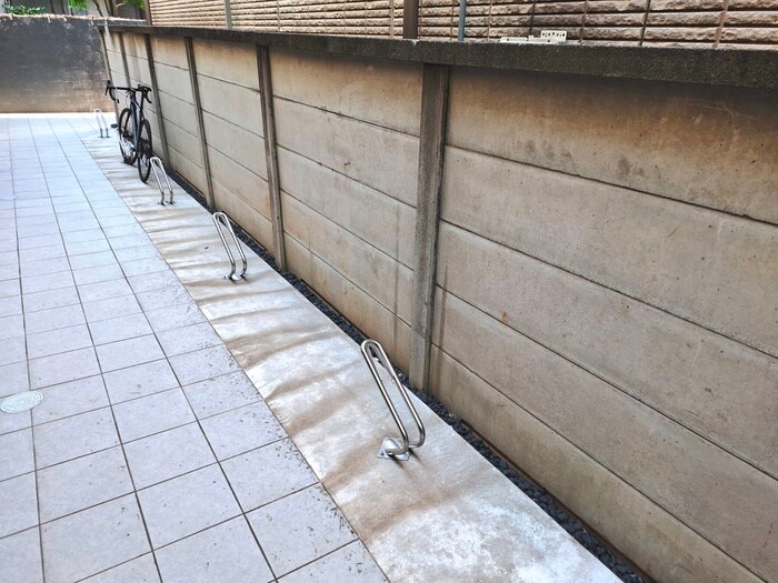 物件外観写真3　(駐輪場)