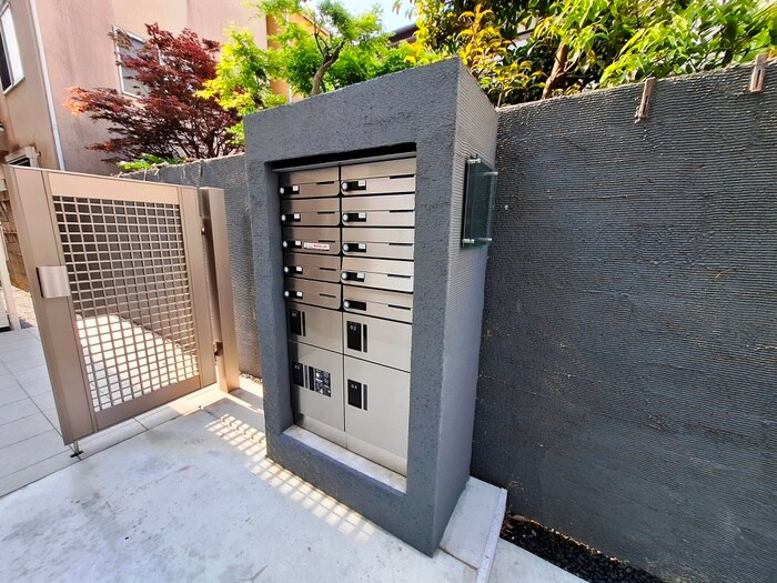 物件外観写真4　(エントランス部分)