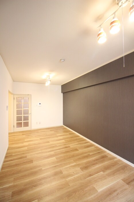 物件内観写真4　(室内からの展望)