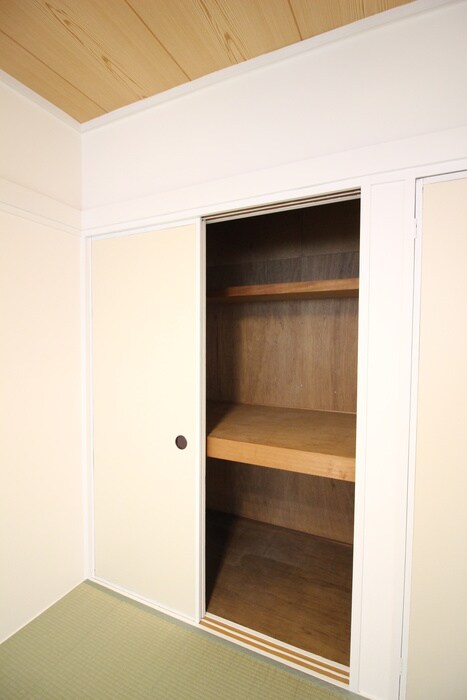 物件内観写真12　(収納)